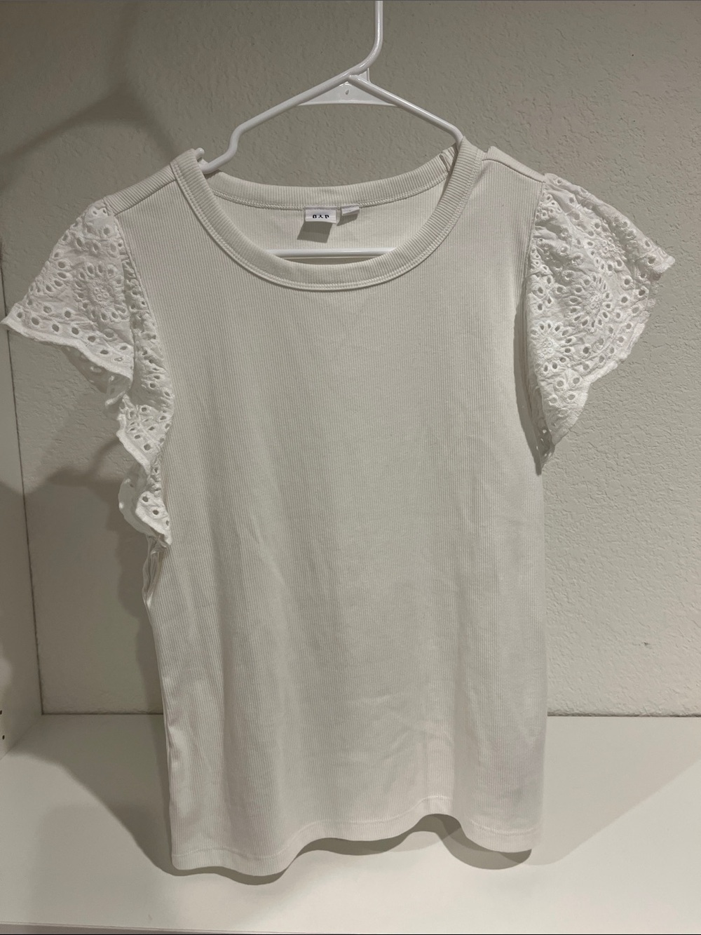 Gap Ruffled Eyelet Sleeve Women’s Top - White